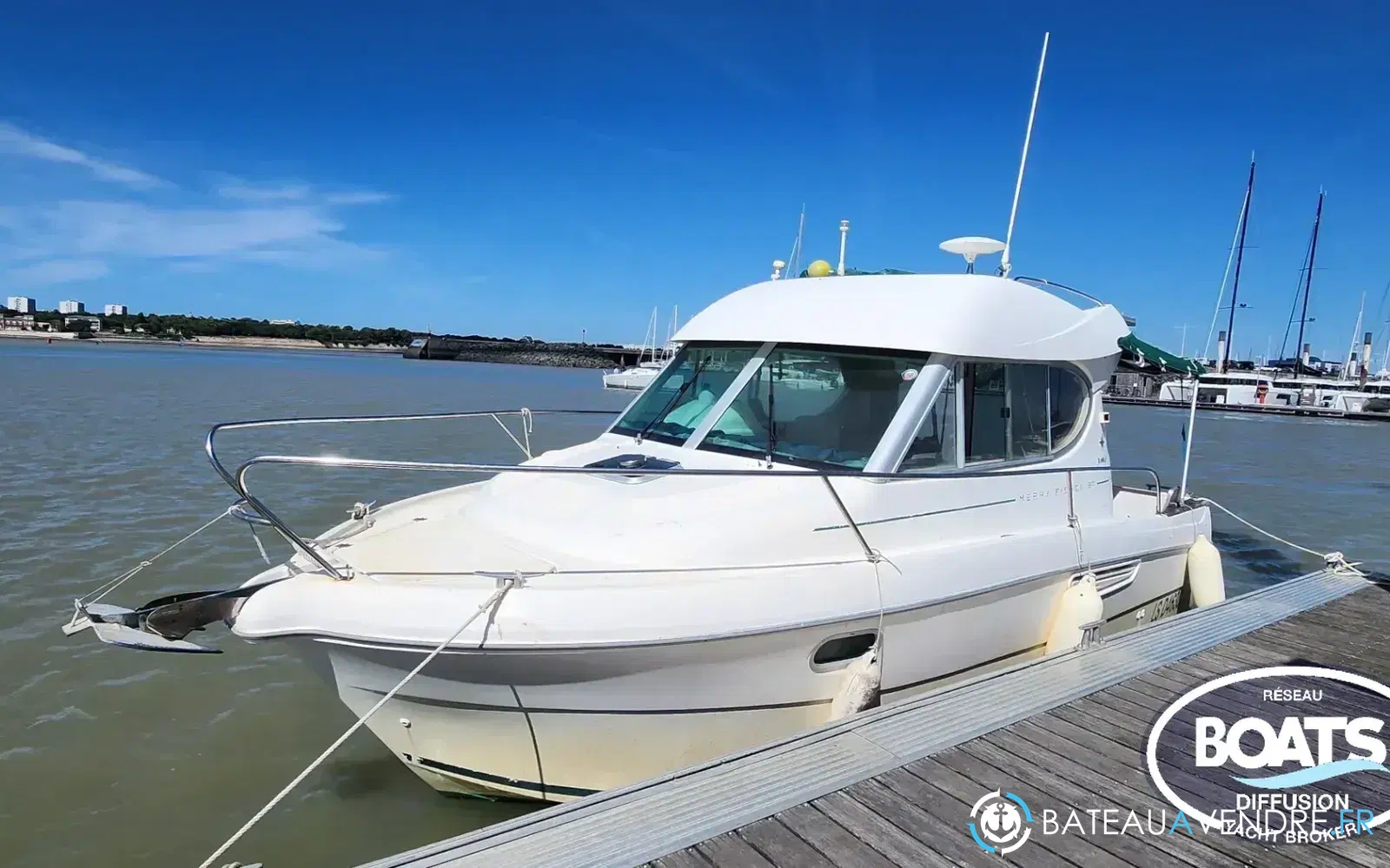 slider 0 Jeanneau Merry Fisher 805