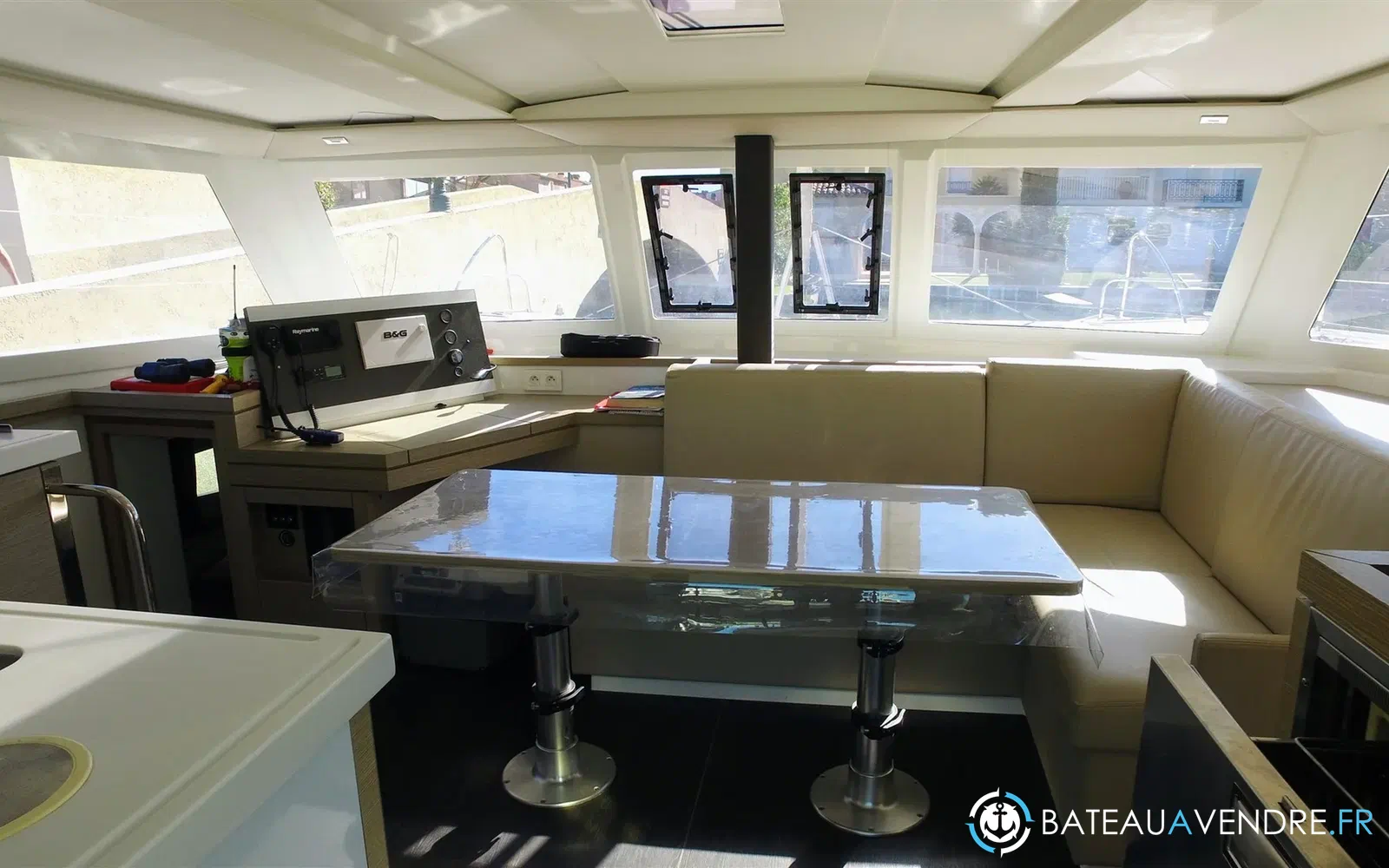 slider 12 Fountaine Pajot Lucia 40