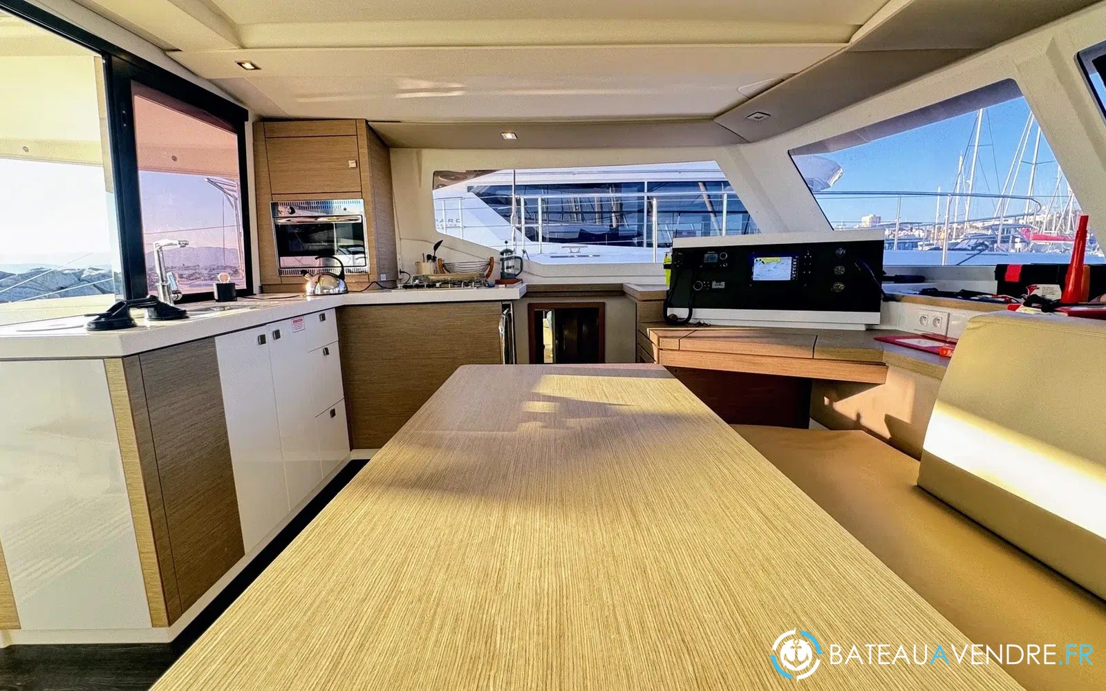 slider 14 Fountaine Pajot Lucia 40