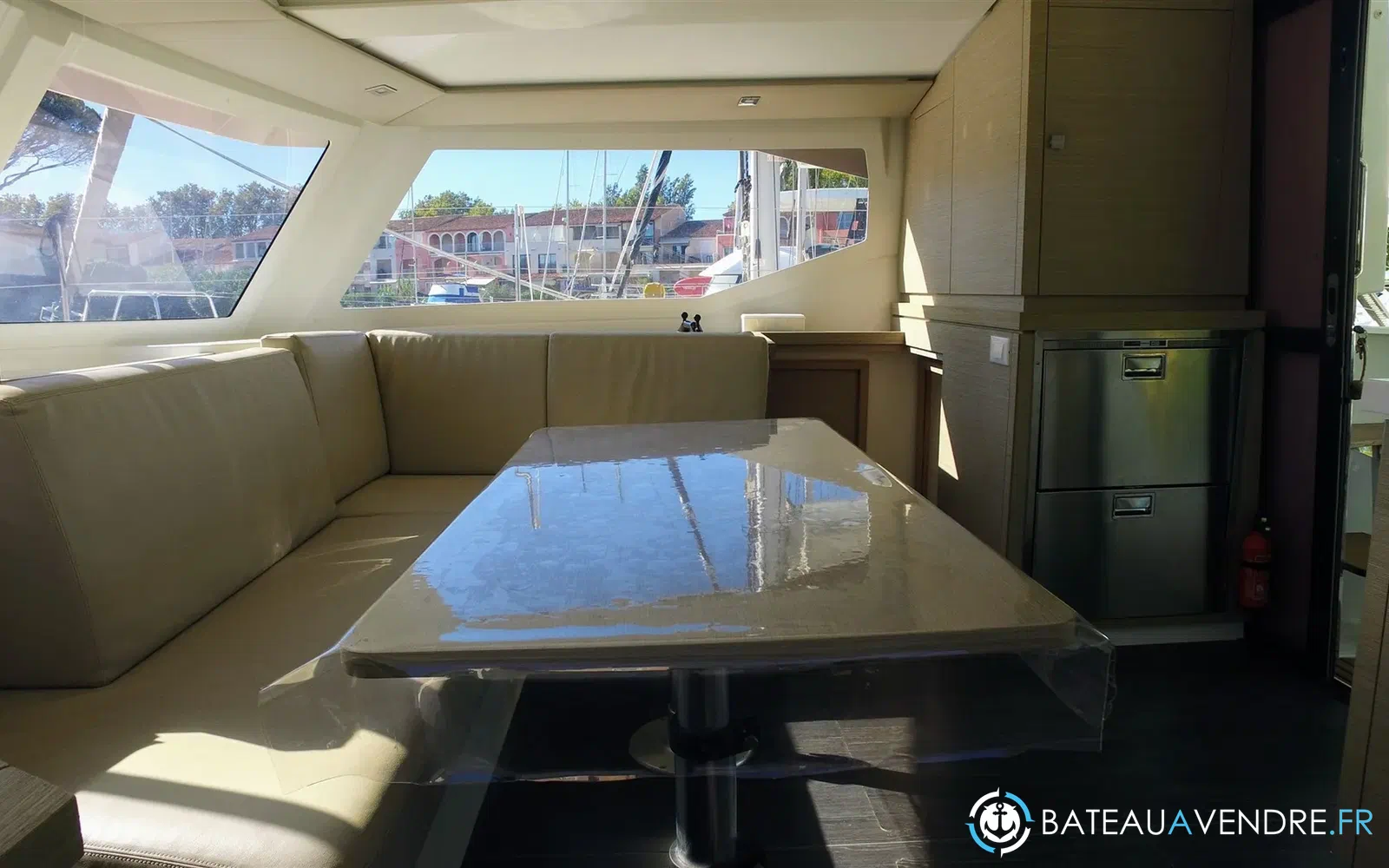 slider 15 Fountaine Pajot Lucia 40