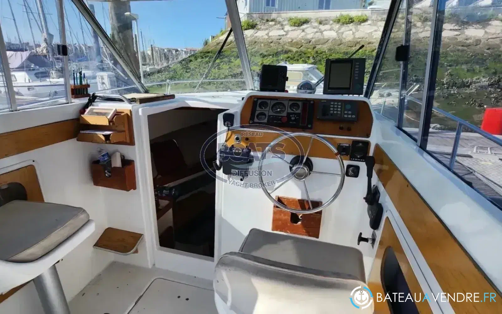 slider 10 Beneteau Antares 7