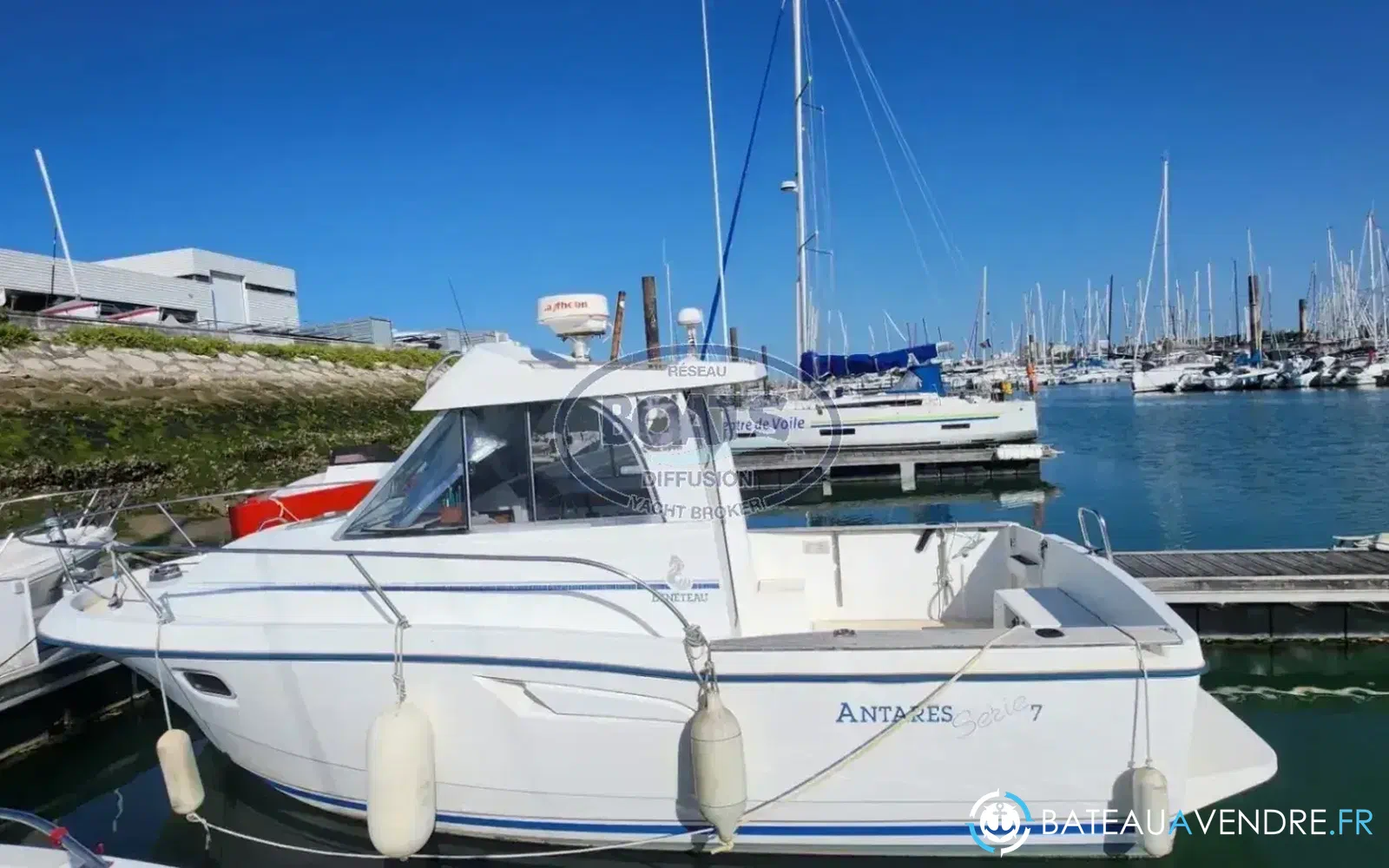 slider 13 Beneteau Antares 7