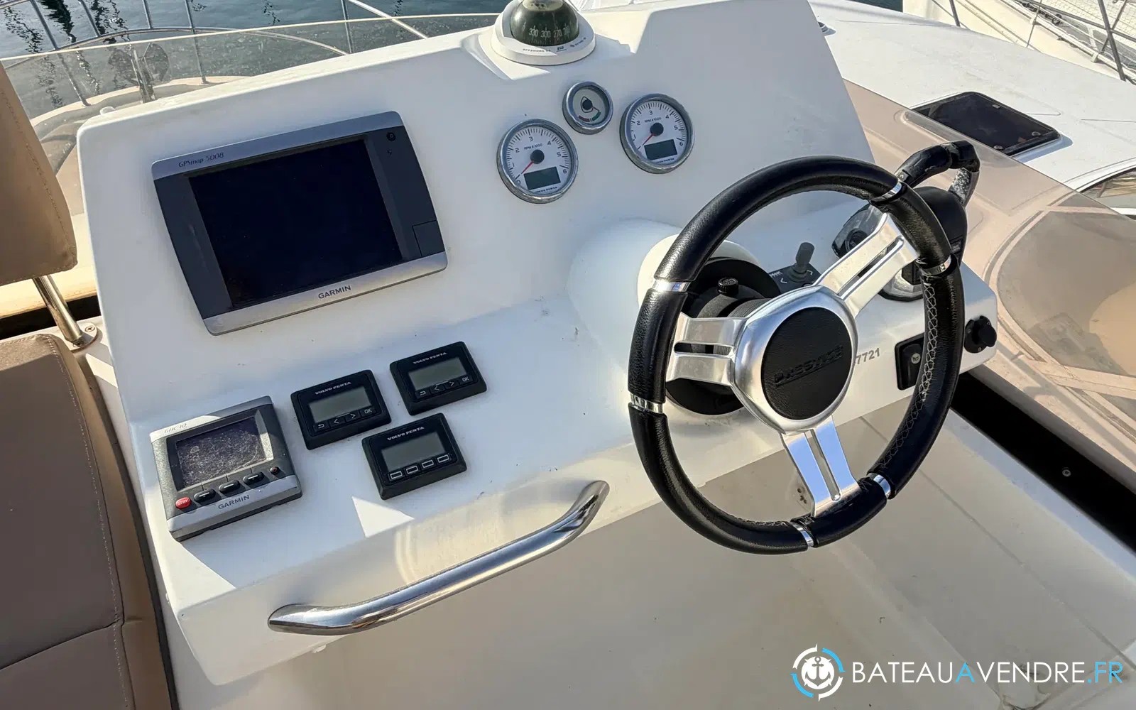 slider 10 Prestige Yachts 350 Fly