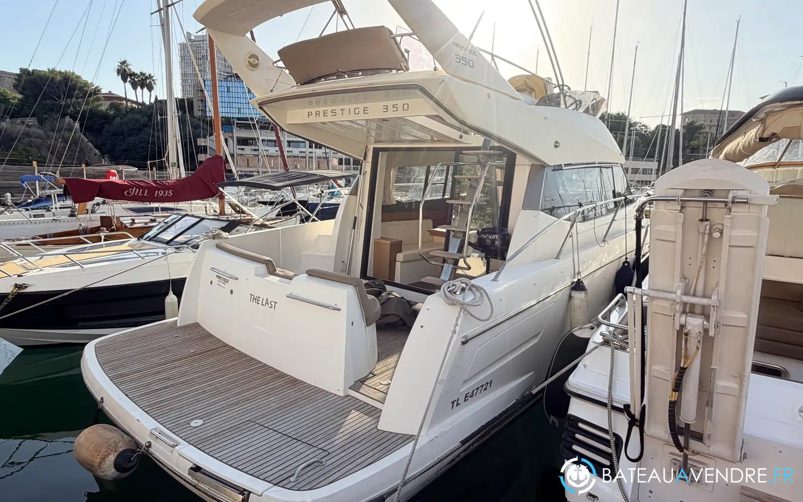 slider 1 Prestige Yachts 350 Fly