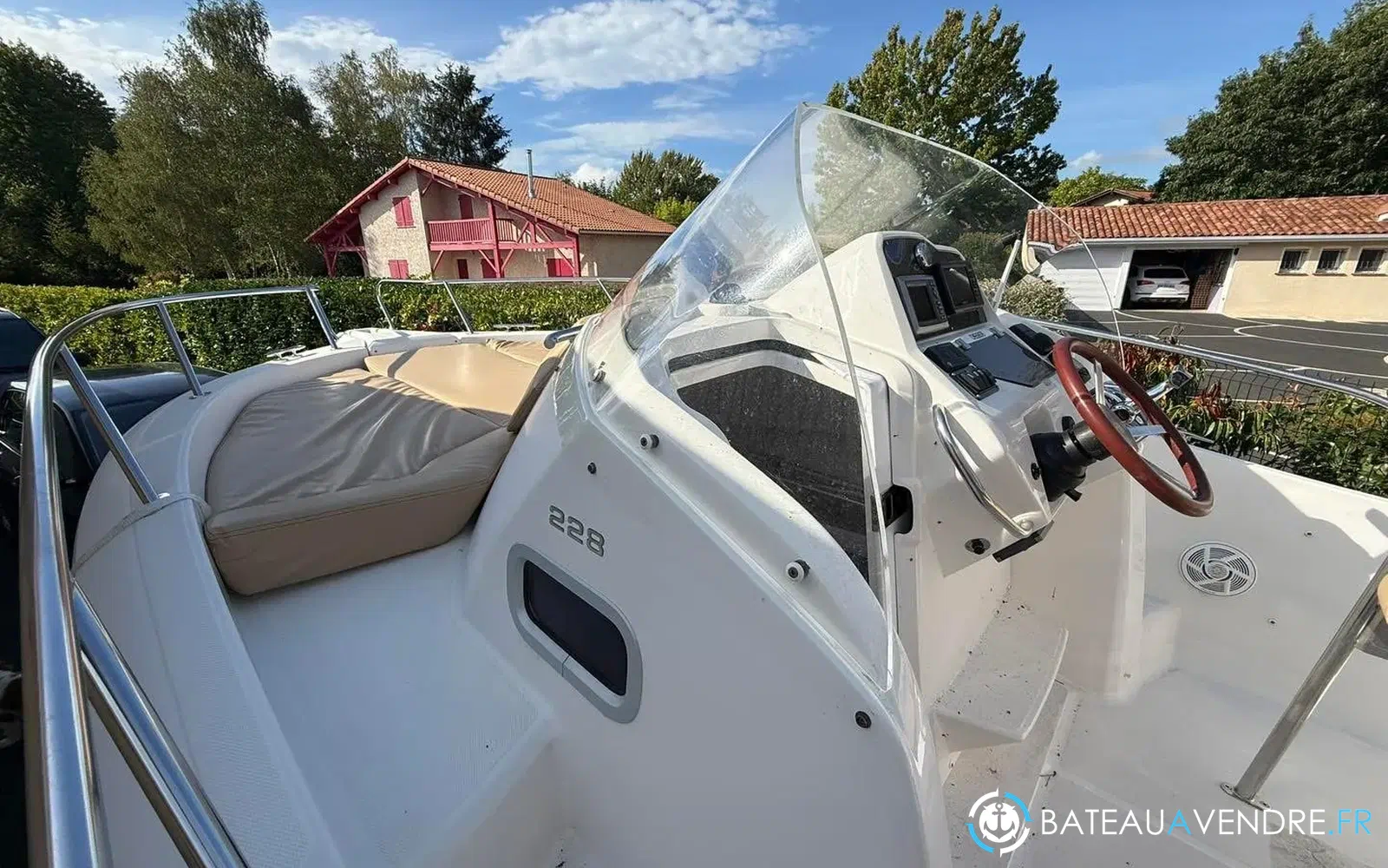slider 2 Kelt White Shark 228