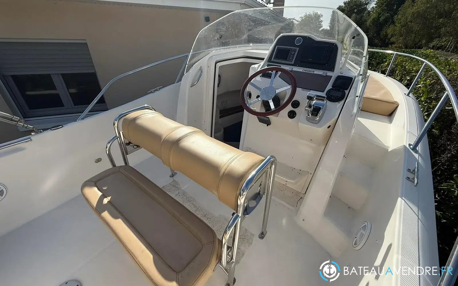 slider 9 Kelt White Shark 228