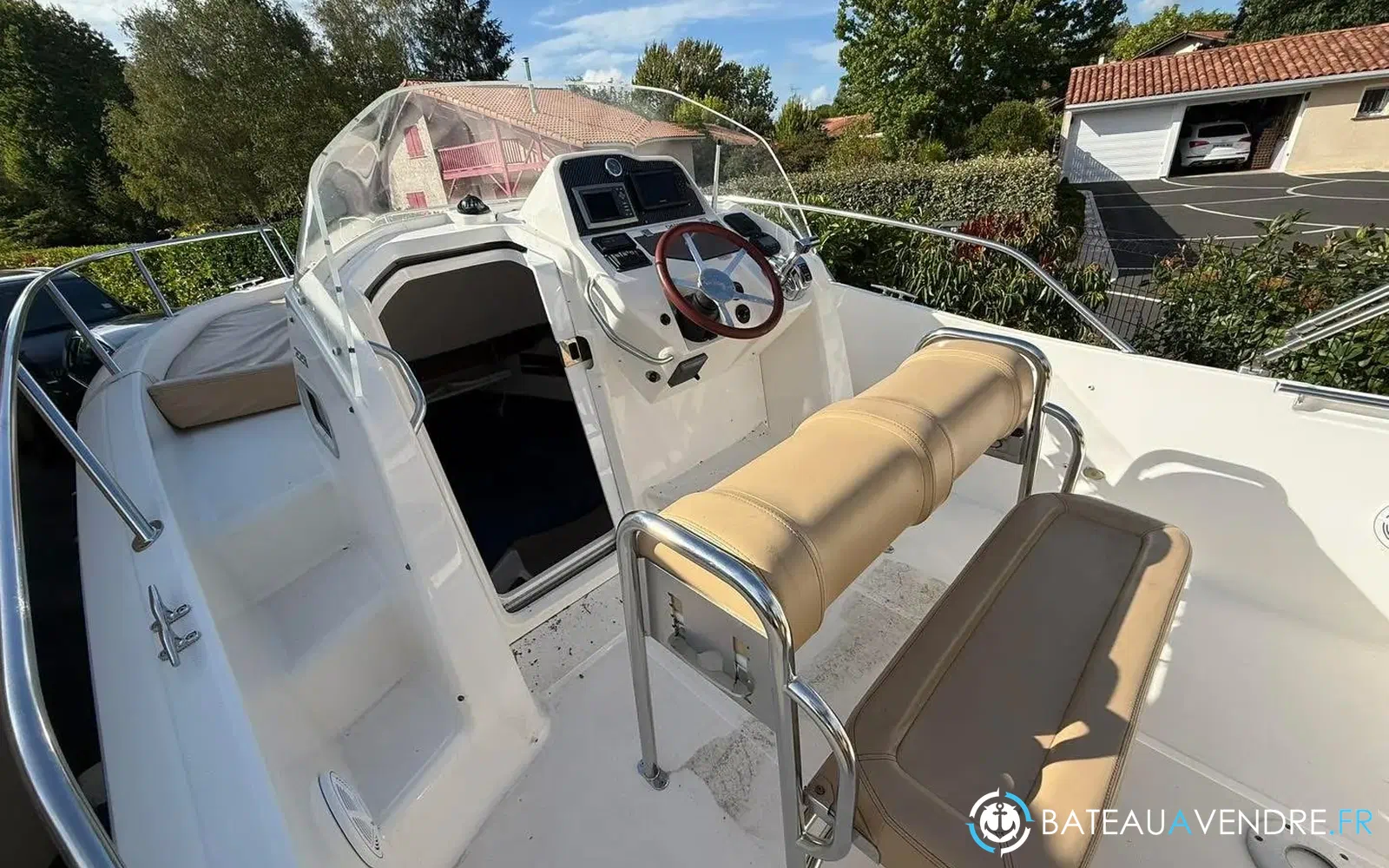 slider 10 Kelt White Shark 228