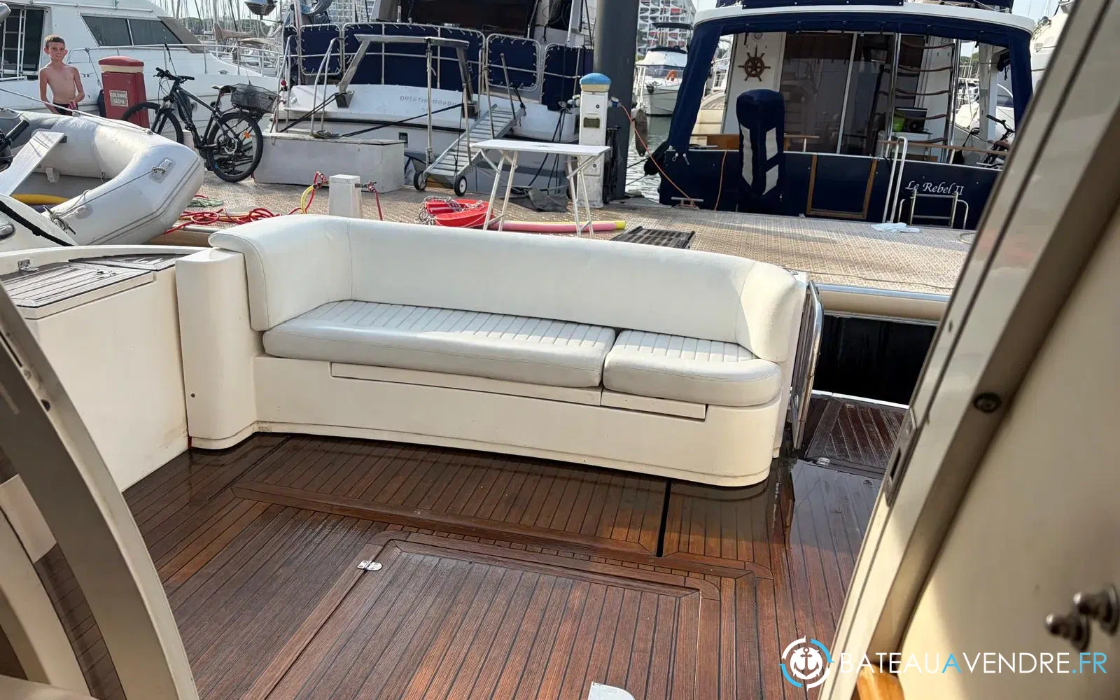 slider 9 Sealine 42.5