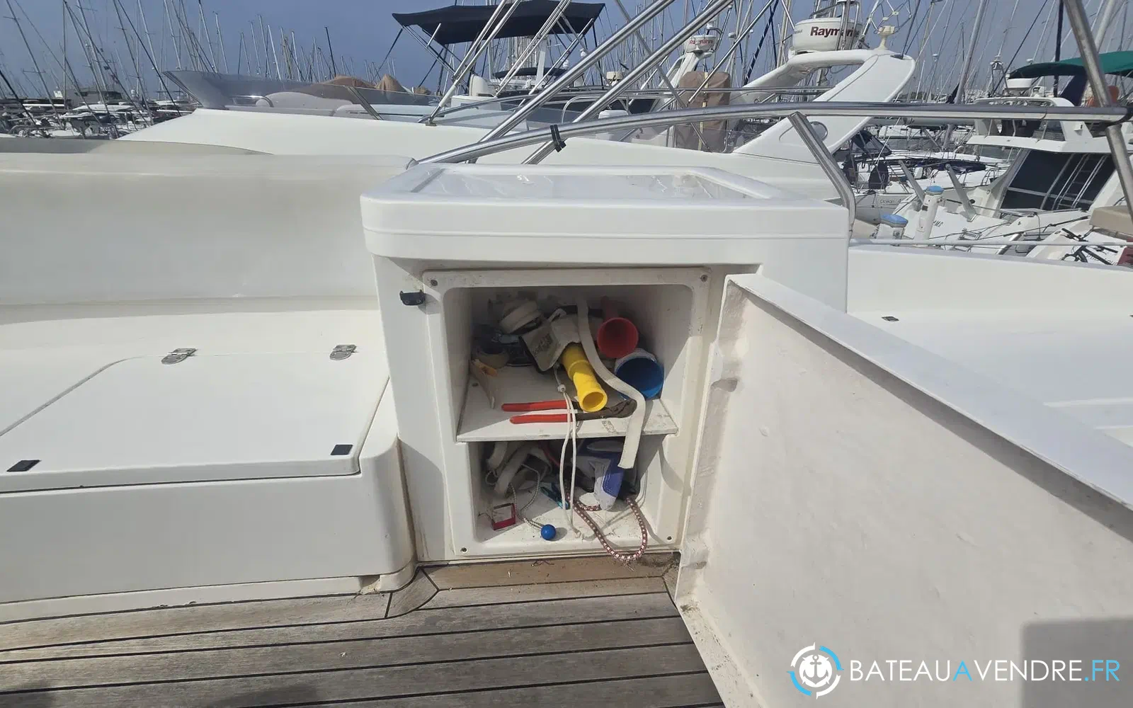 slider 27 Sealine 42.5
