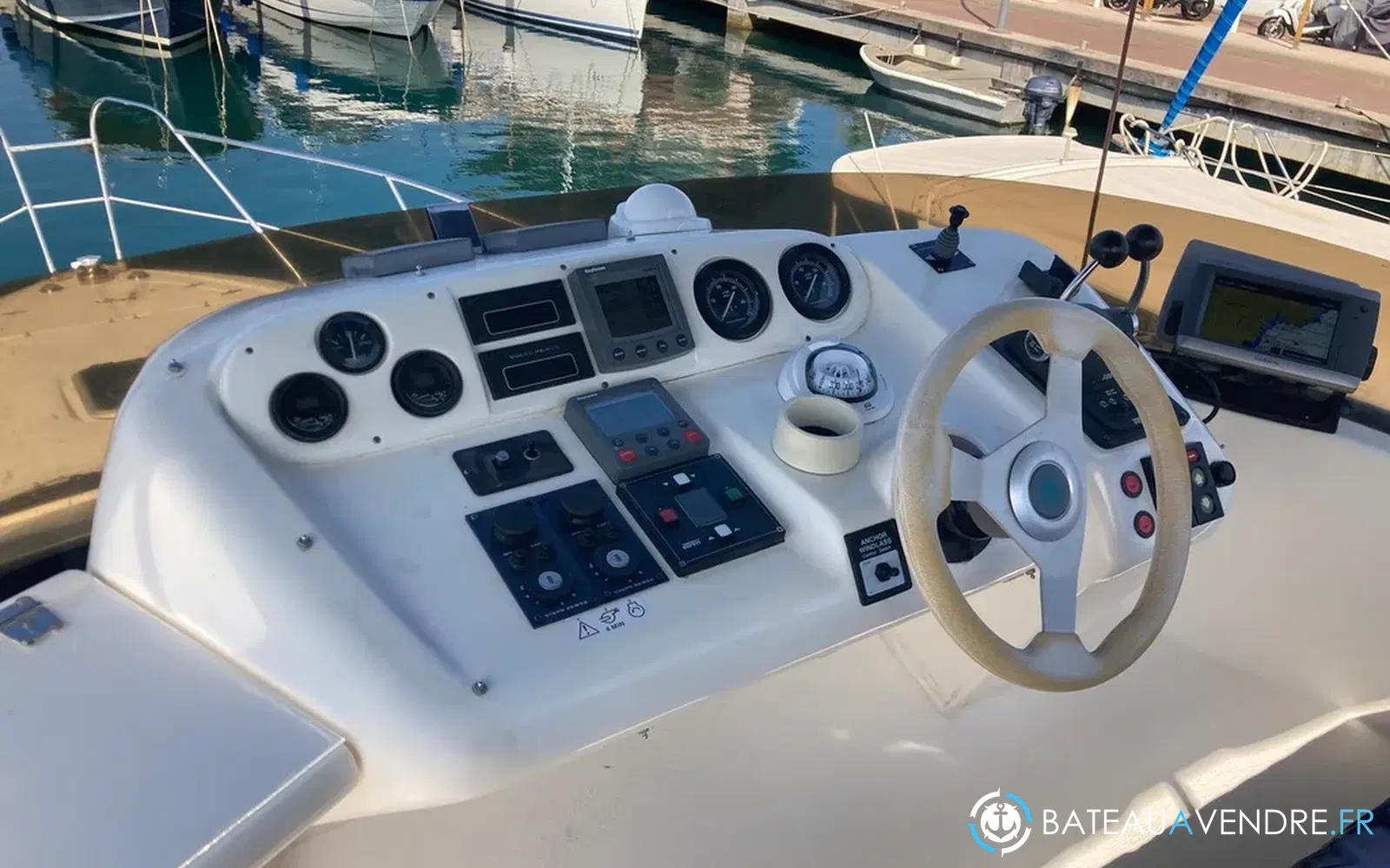 slider 9 Sealine F 33