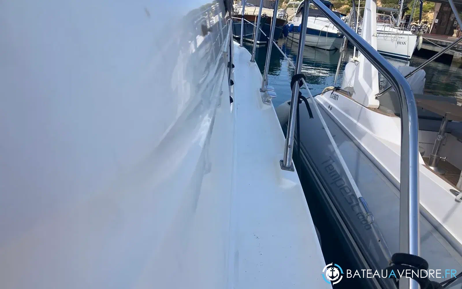 slider 22 Sealine F 33