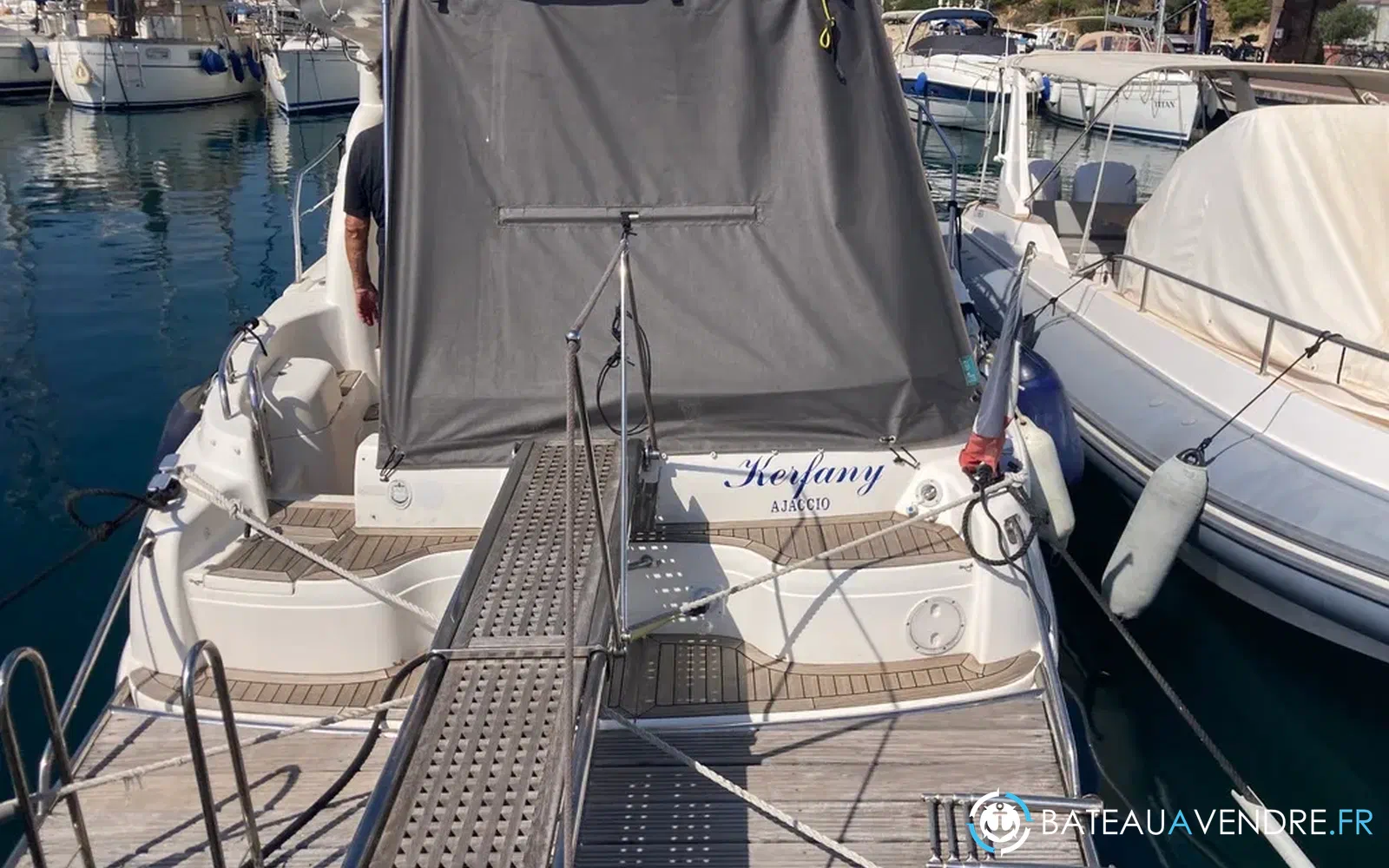 slider 4 Sealine F 33