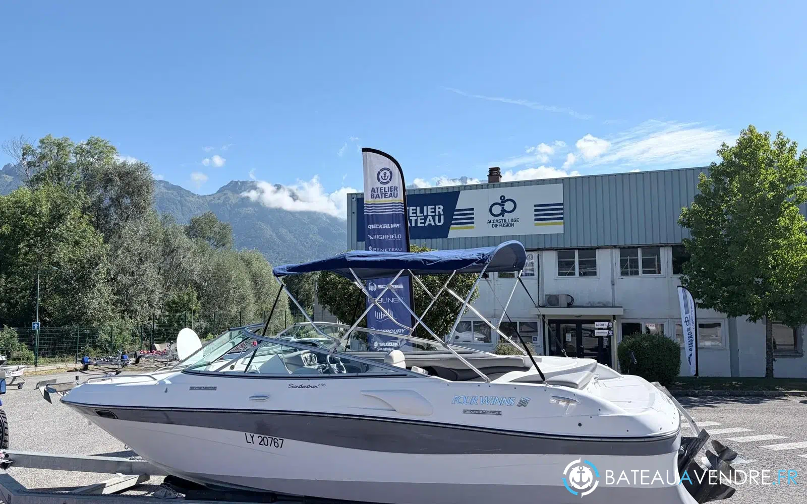 slider 14 Four Winns Sundowner 235