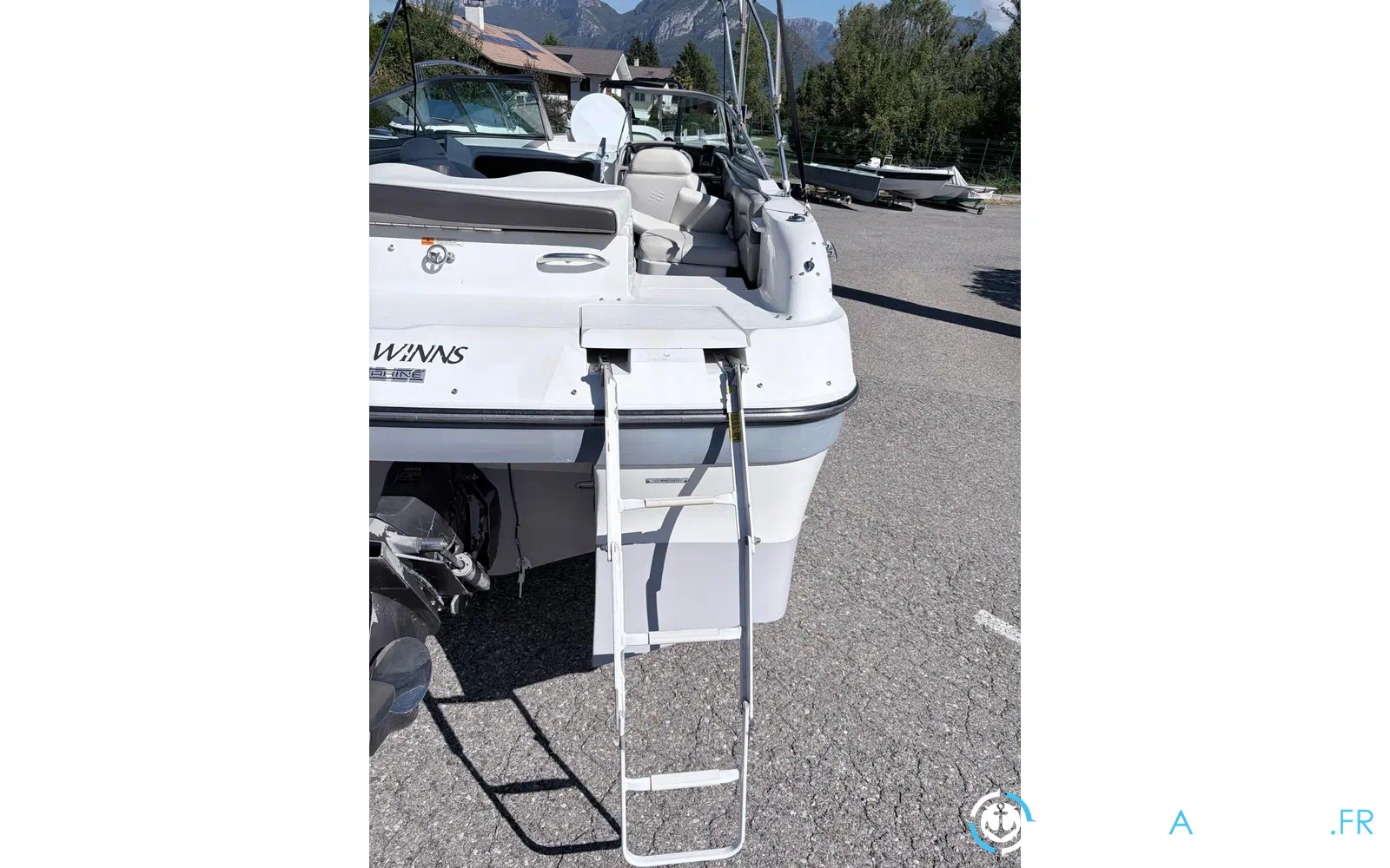 slider 16 Four Winns Sundowner 235