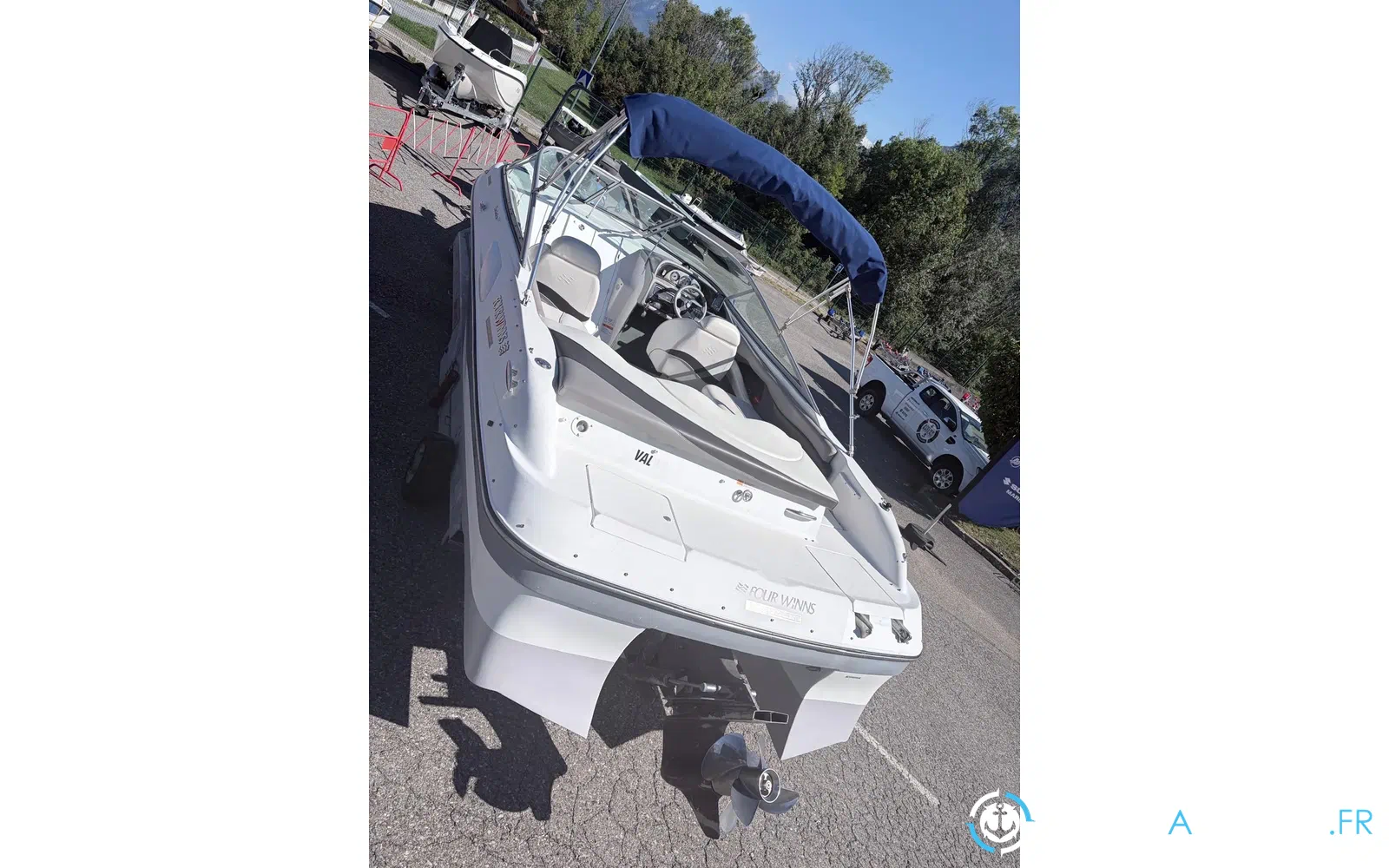 slider 18 Four Winns Sundowner 235