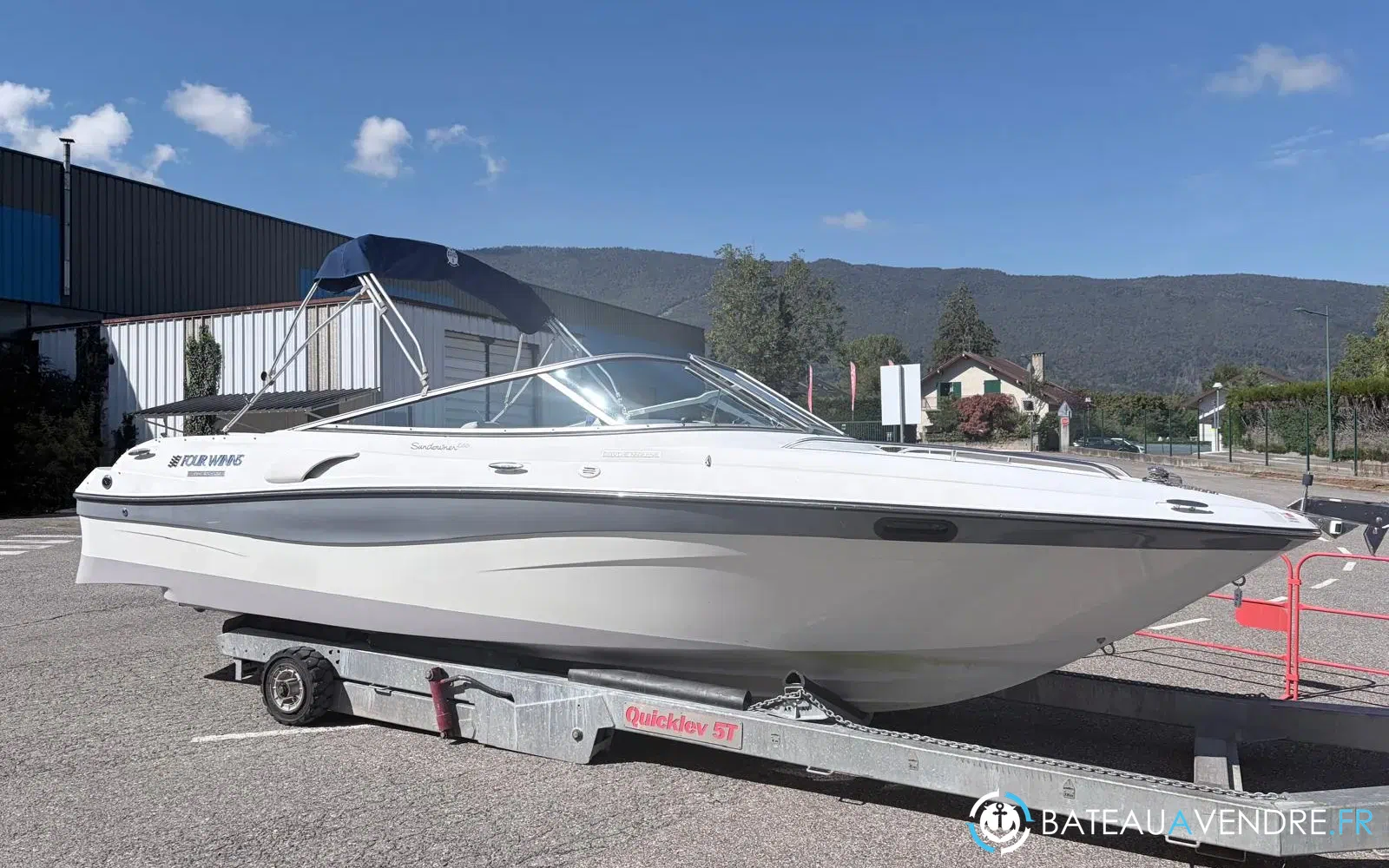 slider 1 Four Winns Sundowner 235