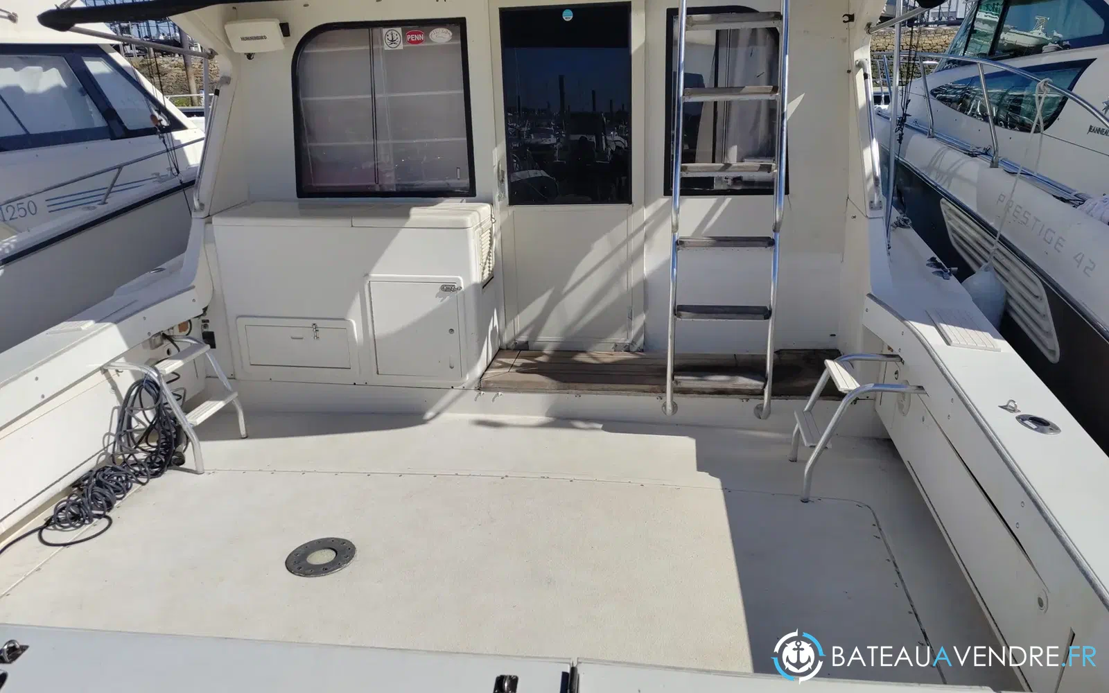 slider 7 Black Fin 38 Flybridge