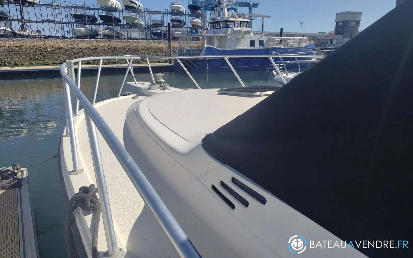 slider 11 Black Fin 38 Flybridge