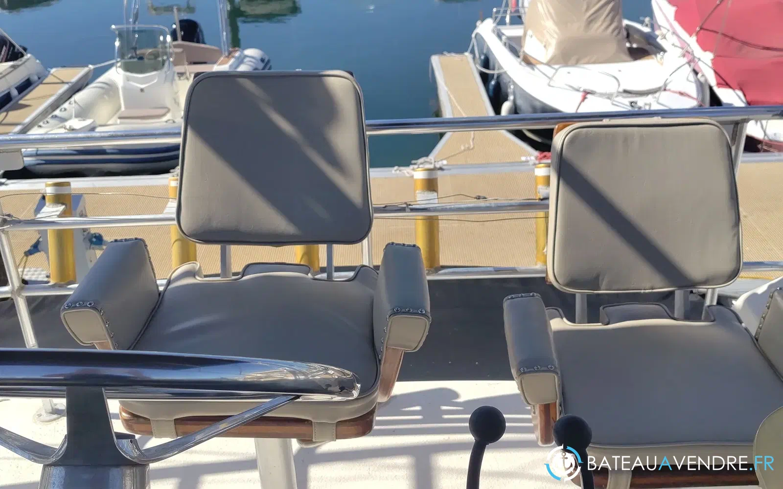 slider 16 Black Fin 38 Flybridge