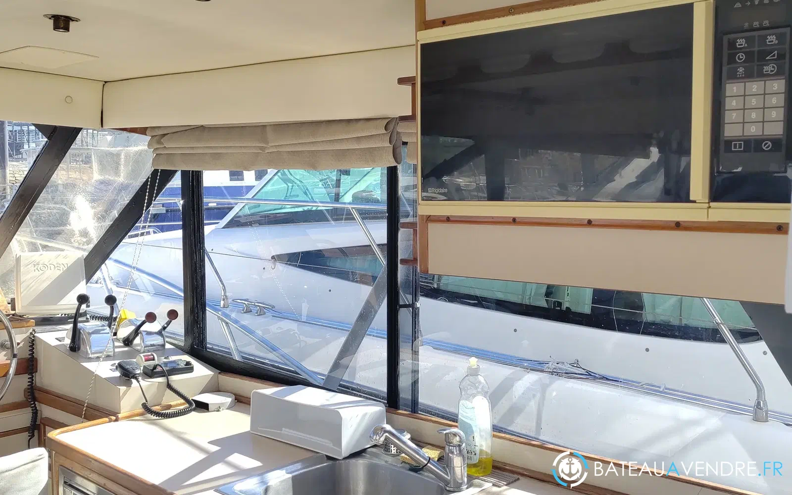 slider 25 Black Fin 38 Flybridge