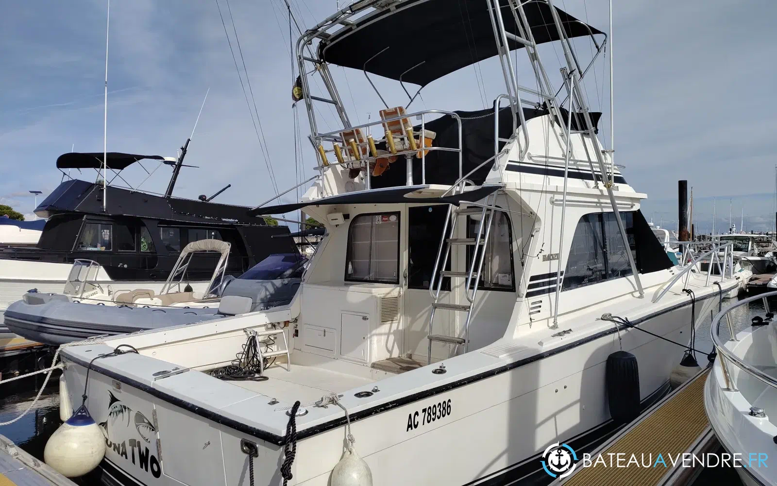 slider 0 Black Fin 38 Flybridge
