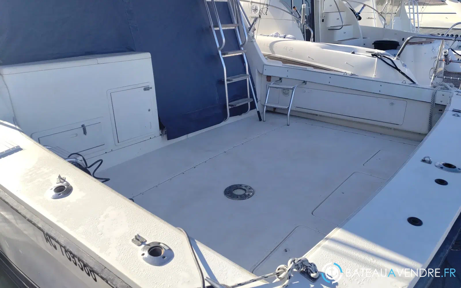 slider 8 Black Fin 38 Flybridge