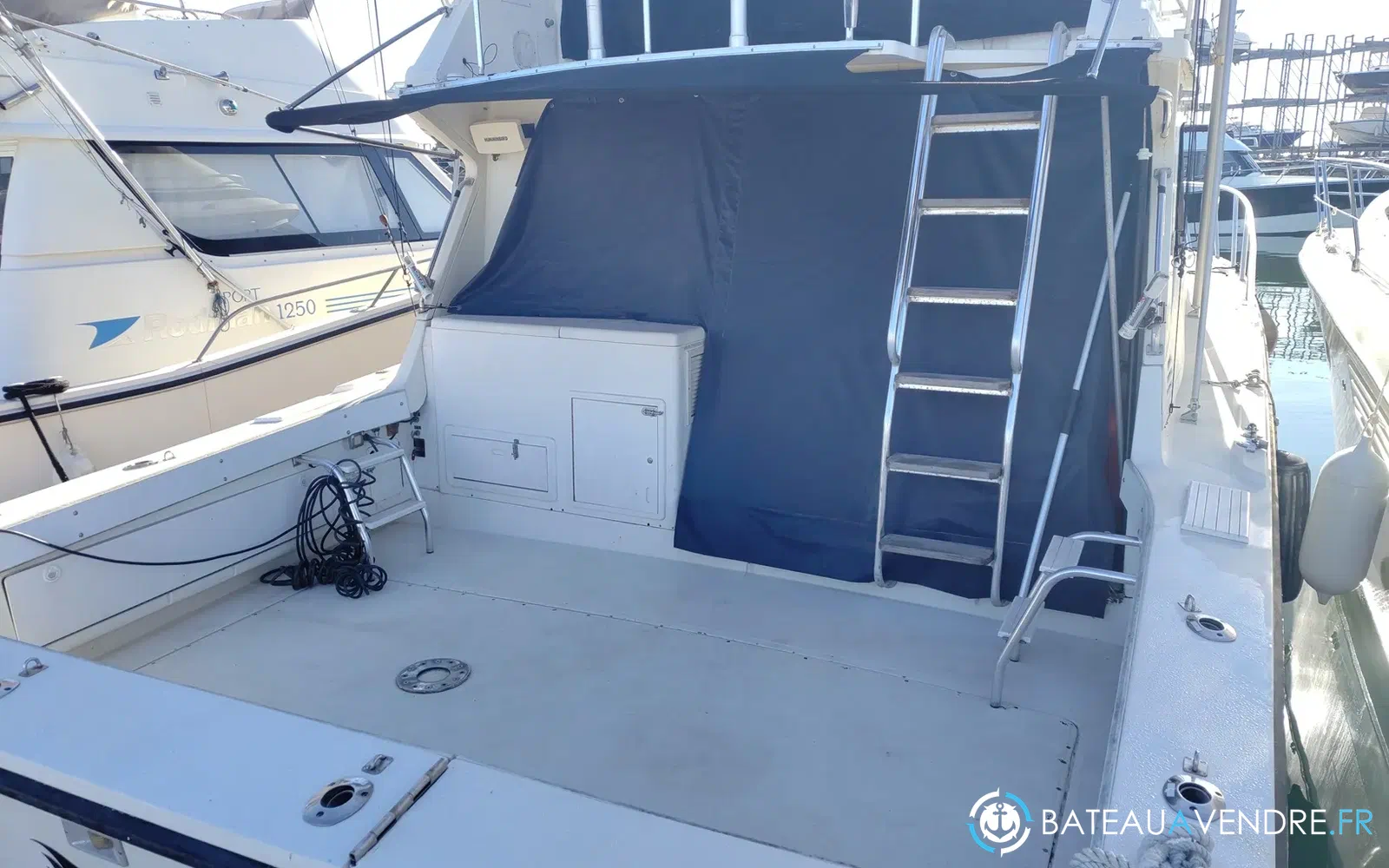 slider 9 Black Fin 38 Flybridge
