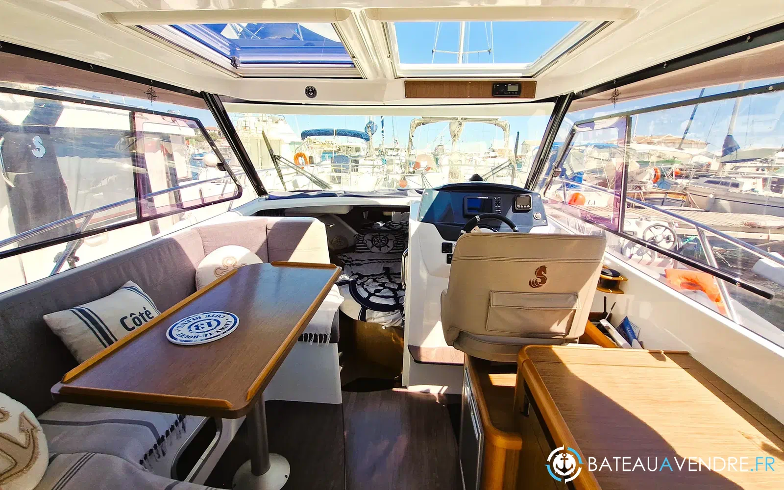 slider 3 Beneteau Antares 8.80 HB