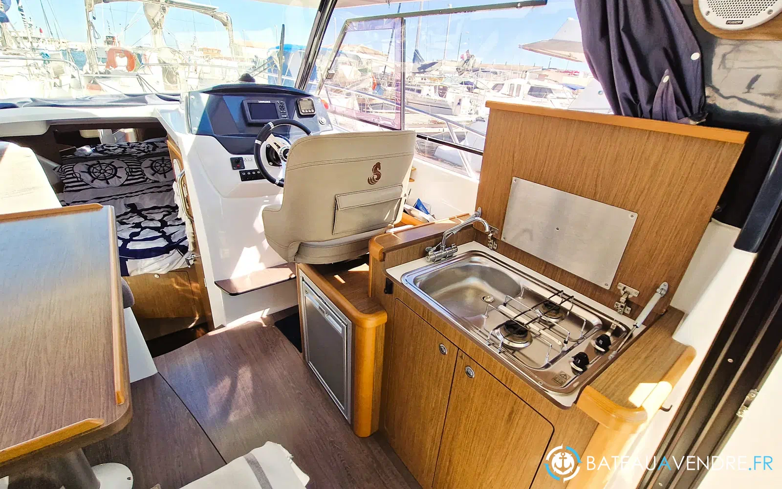 slider 4 Beneteau Antares 8.80 HB