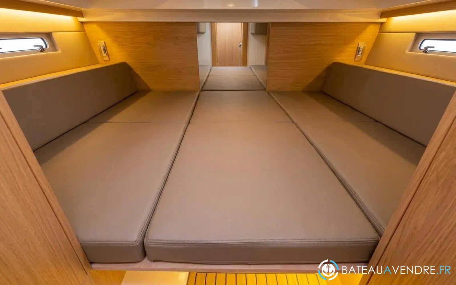 slider 11 De Antonio Yachts D33 Cruiser