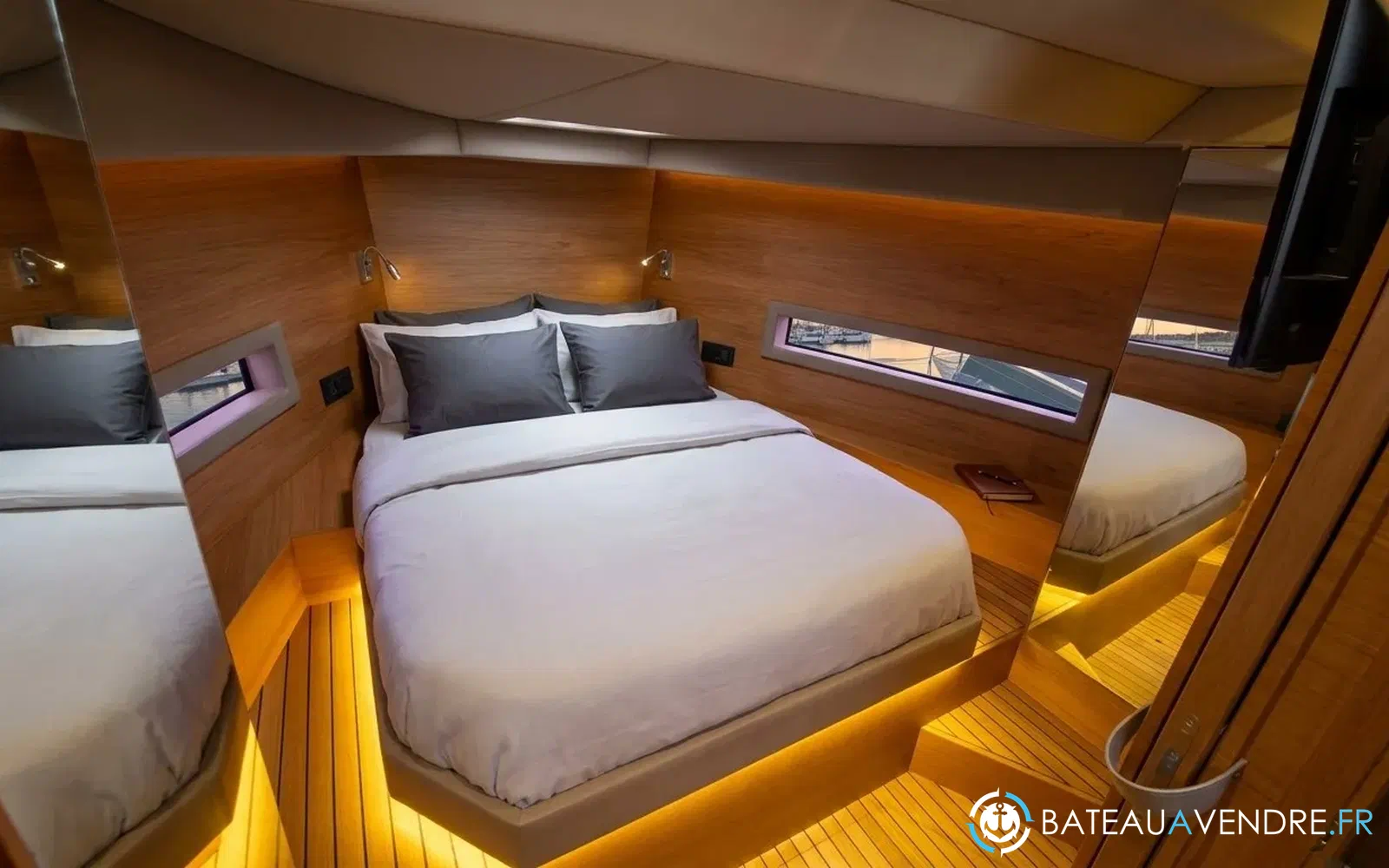 slider 8 De Antonio Yachts D33 Cruiser