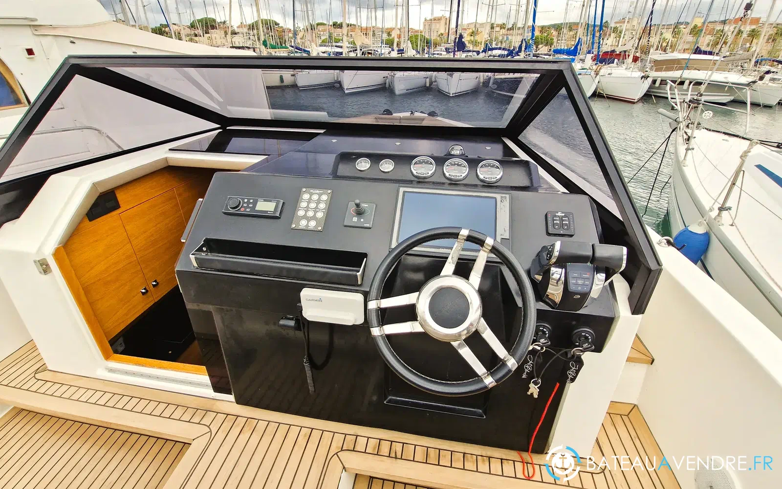 slider 7 De Antonio Yachts D33 Cruiser