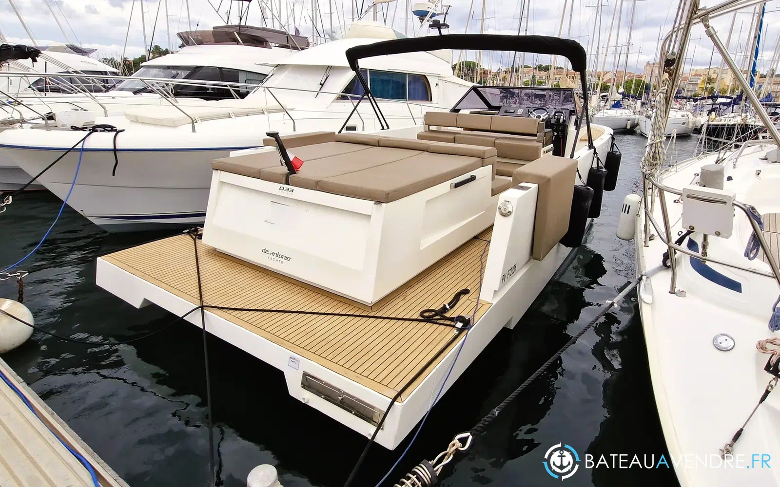 slider 0 De Antonio Yachts D33 Cruiser
