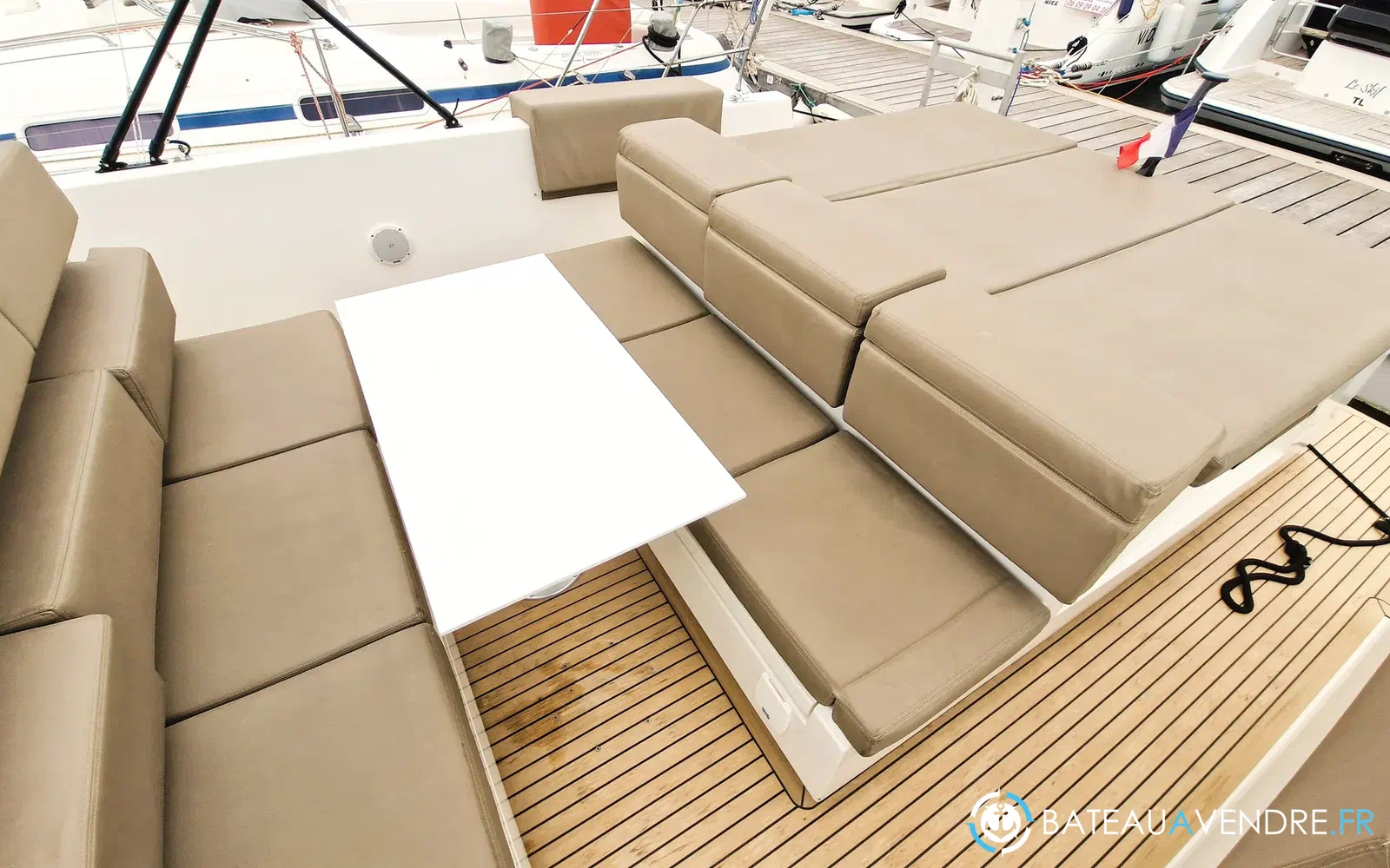 slider 5 De Antonio Yachts D33 Cruiser