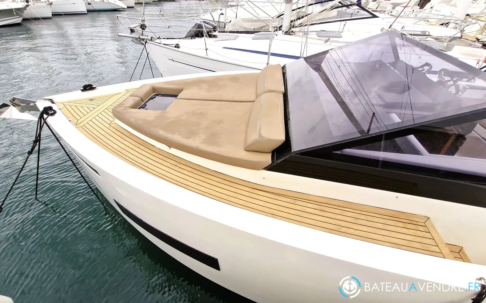 slider 2 De Antonio Yachts D33 Cruiser