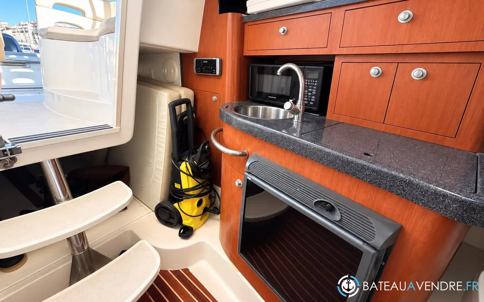 slider 19 Boston Whaler 305 Conquest