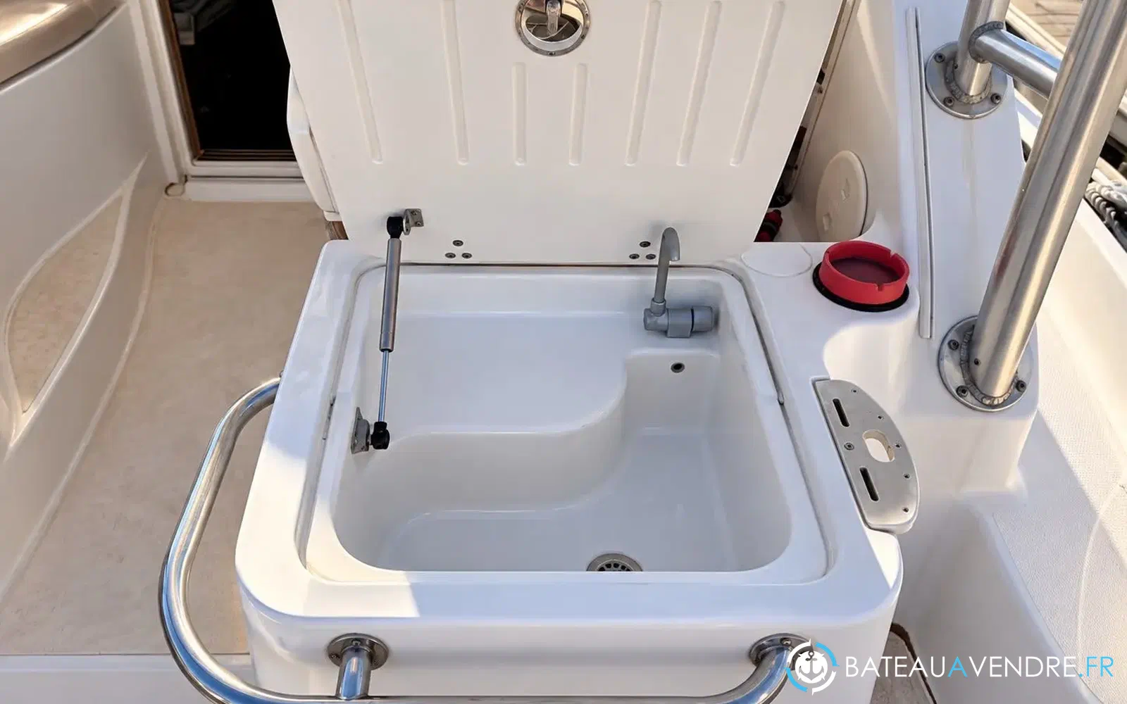 slider 7 Boston Whaler 305 Conquest