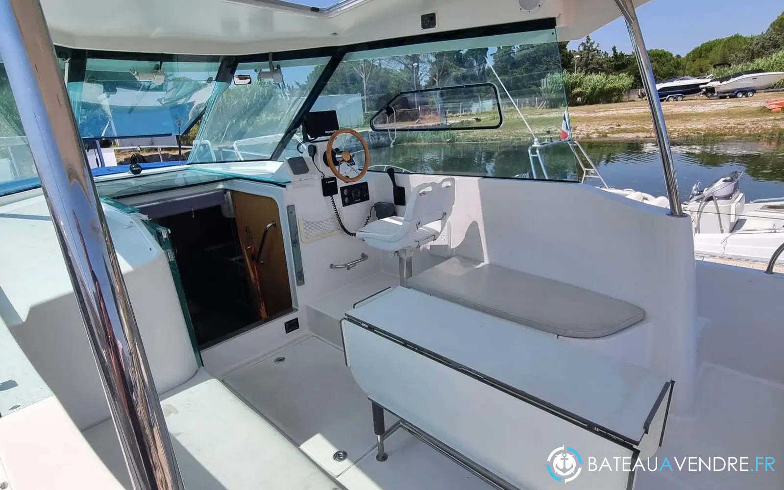 slider 8 Delphia 1050 Escape