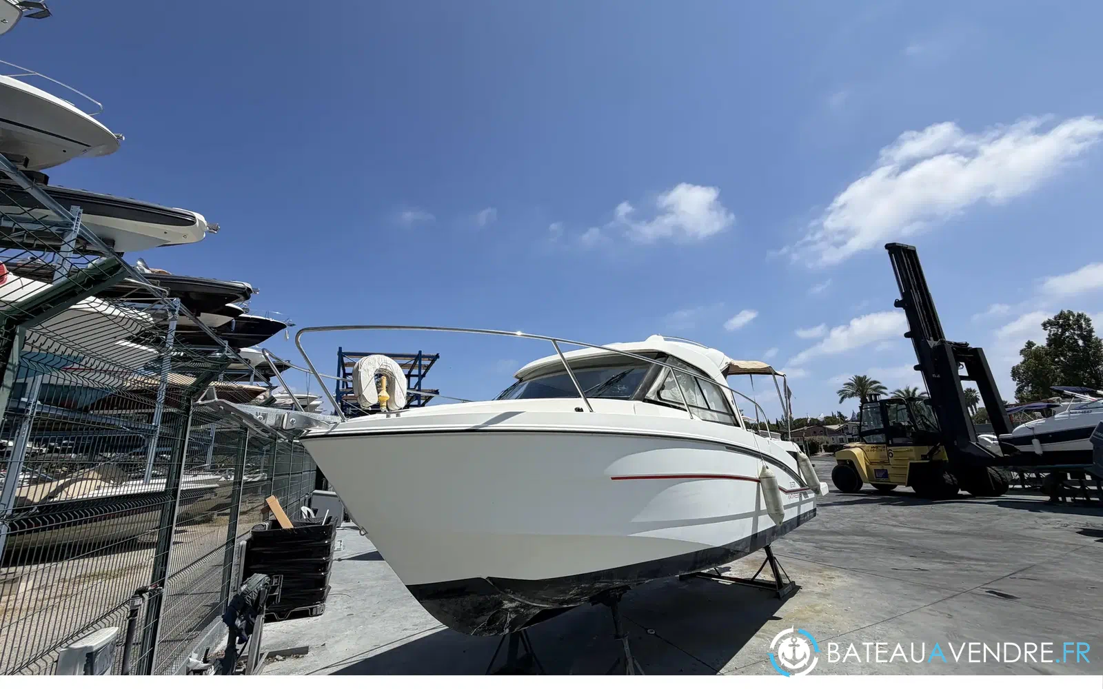 slider 1 Beneteau Antares 8 OB