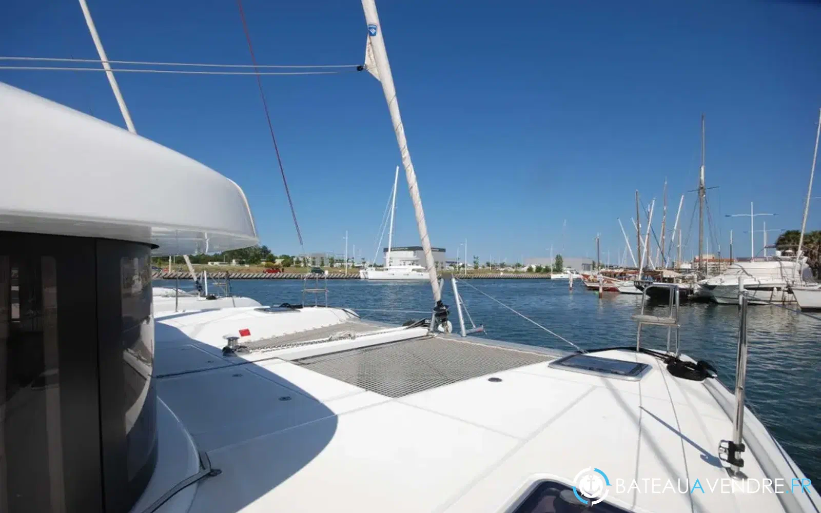 slider 4 Lagoon 42