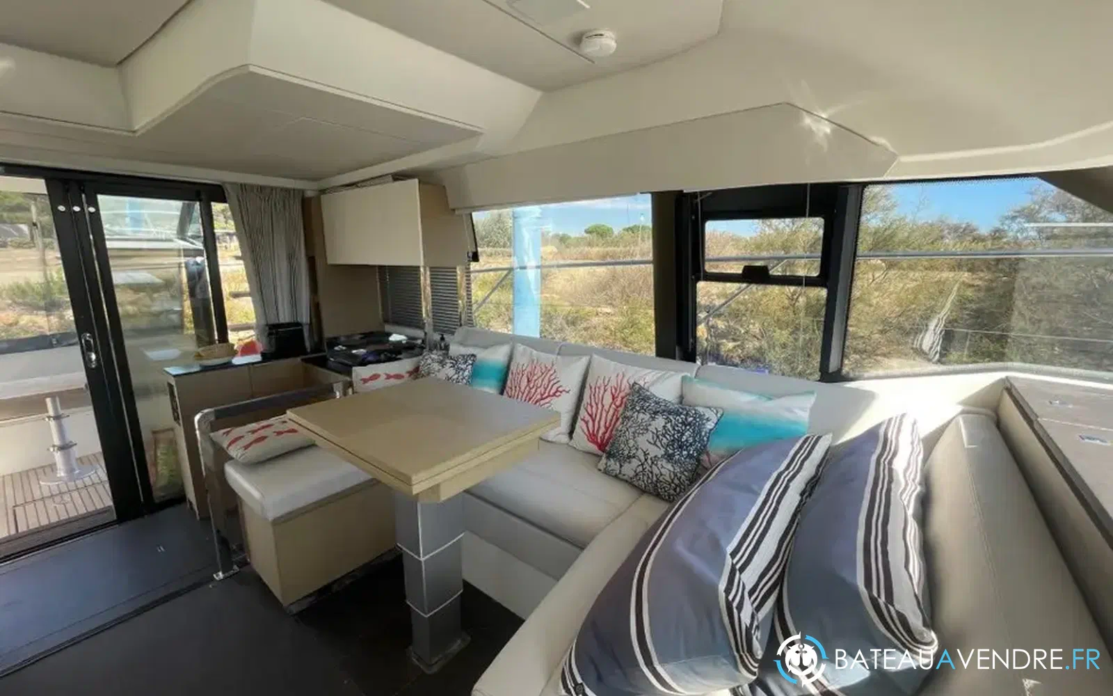 slider 6 Prestige Yachts 420 Fly