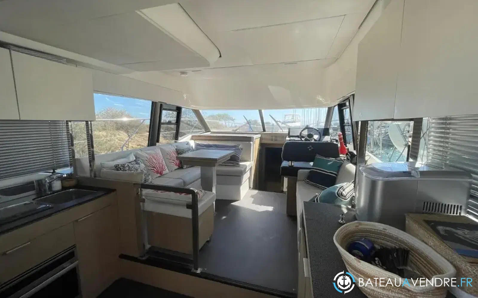 slider 7 Prestige Yachts 420 Fly