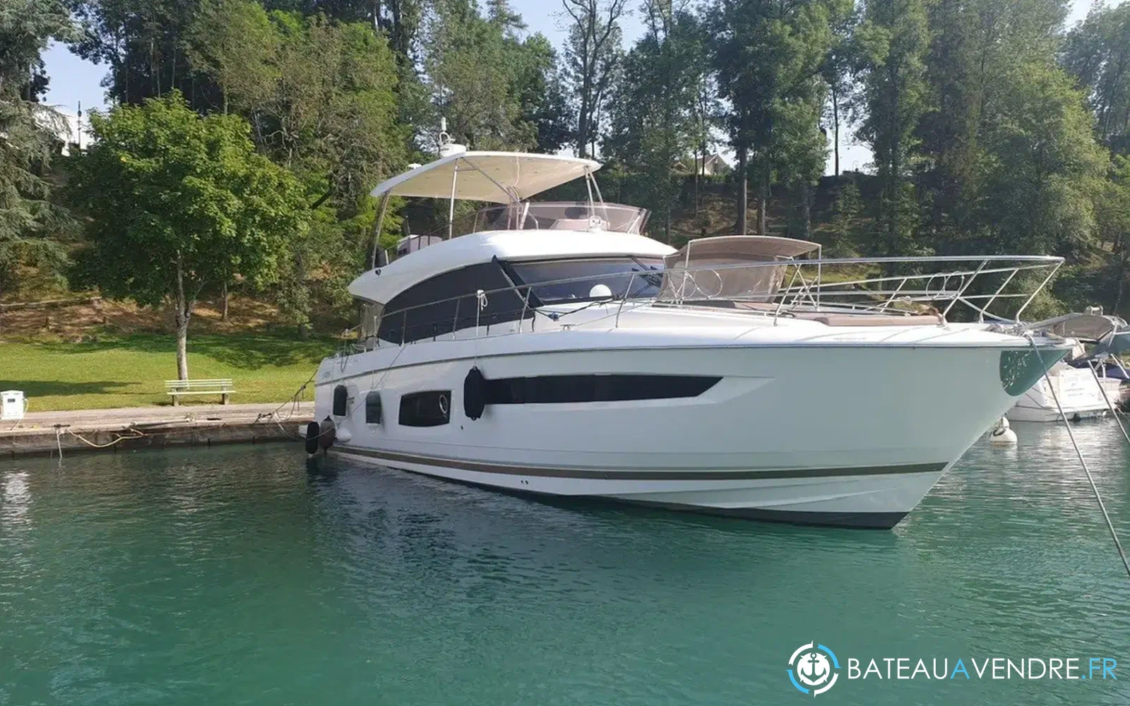 slider 0 Prestige Yachts 550