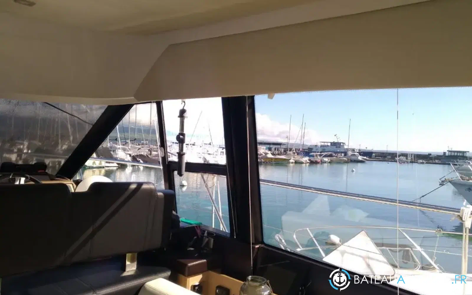 slider 5 Prestige Yachts 550