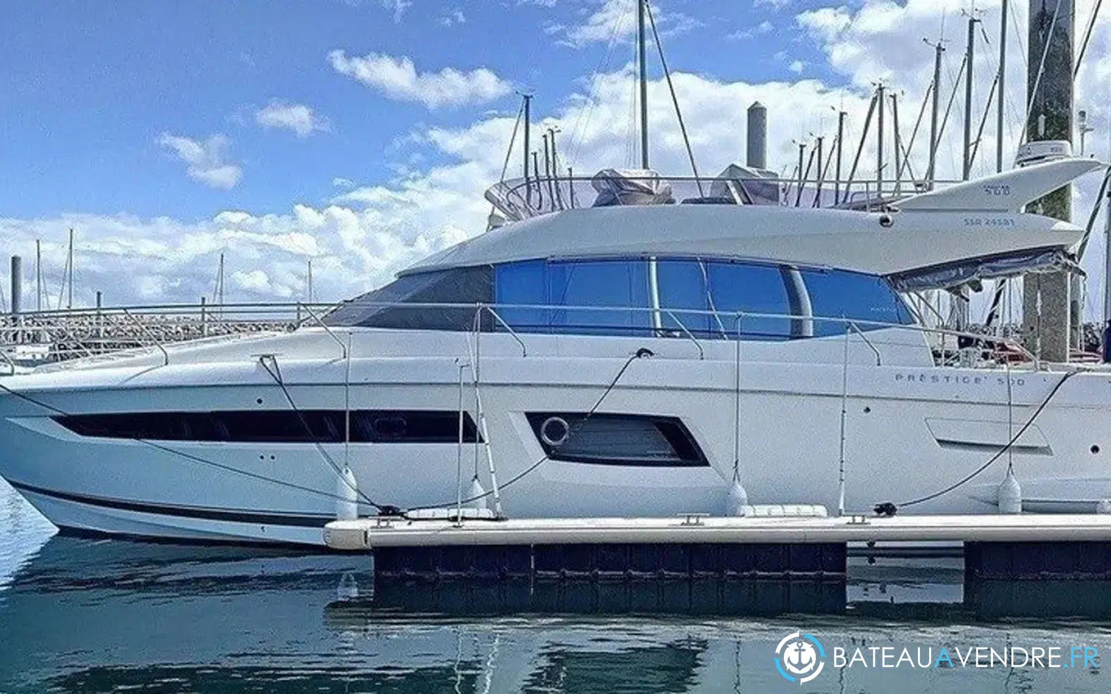 slider 0 Prestige Yachts 500 Fly