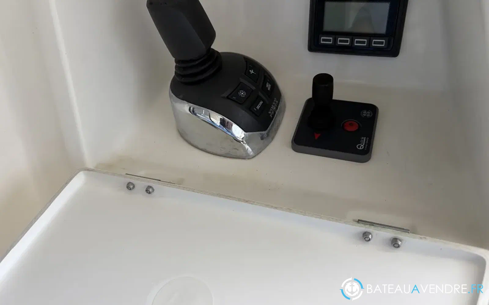 slider 1 Prestige Yachts 500 Fly
