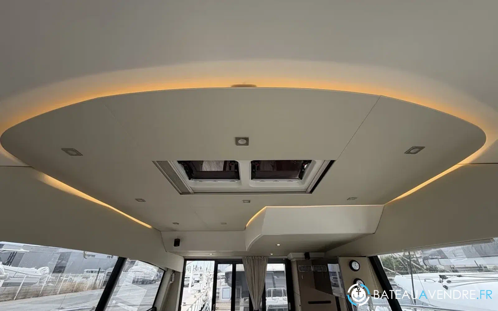slider 2 Prestige Yachts 500 Fly