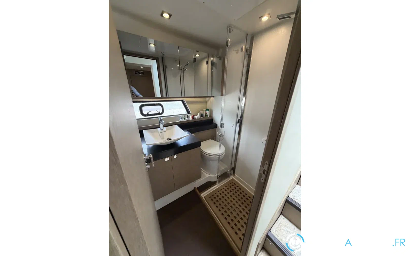slider 4 Prestige Yachts 500 Fly