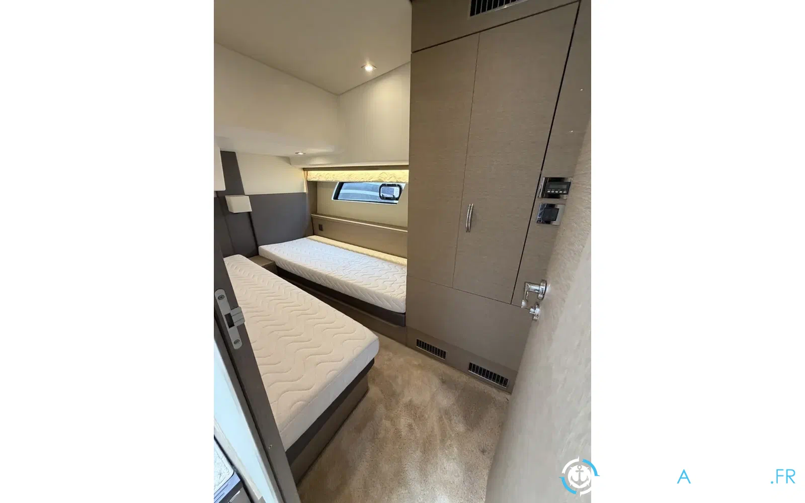 slider 6 Prestige Yachts 500 Fly
