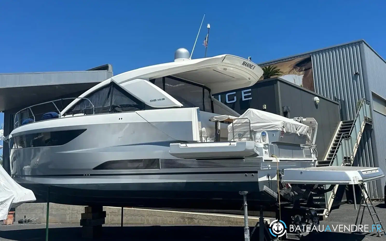 slider 10 Jeanneau DB 43